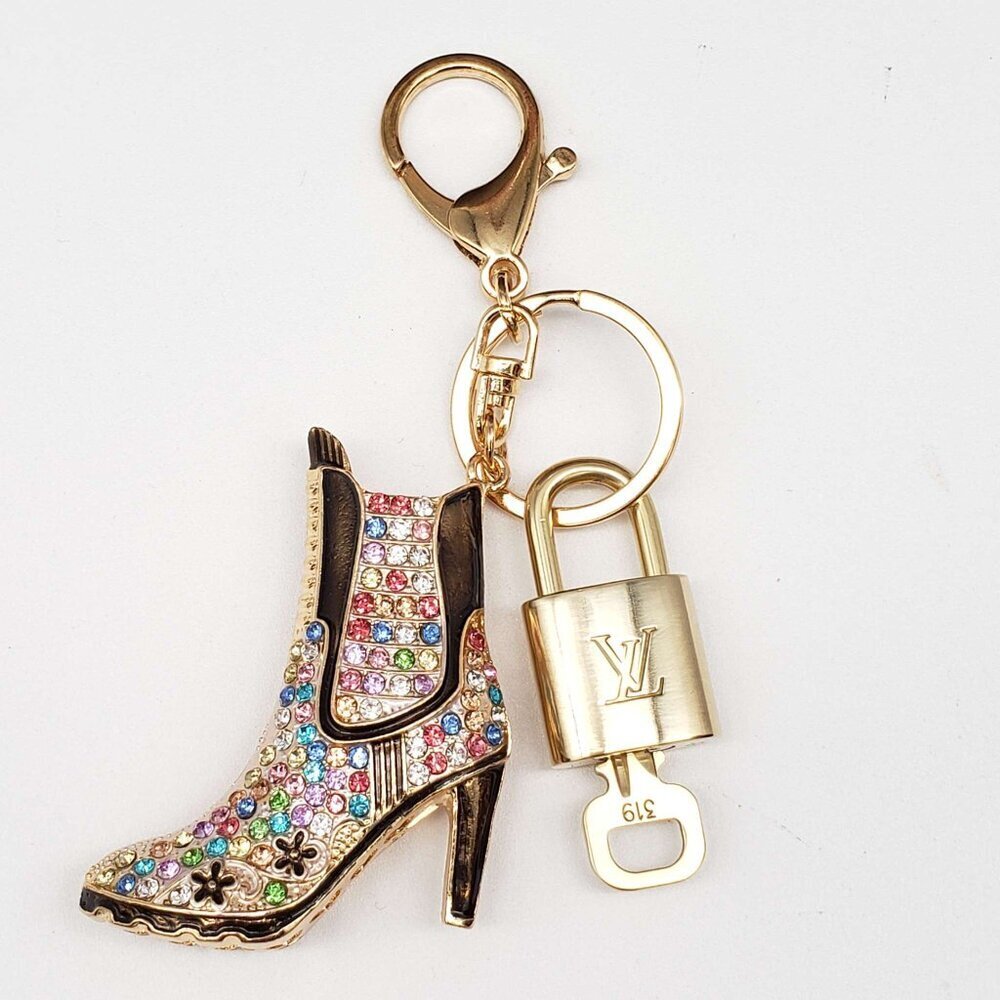 Authentic LV Gold Padlock & Key 🔑 Bag Charm / Unbranded Shoe Keychain Combo - Picture 2 of 8